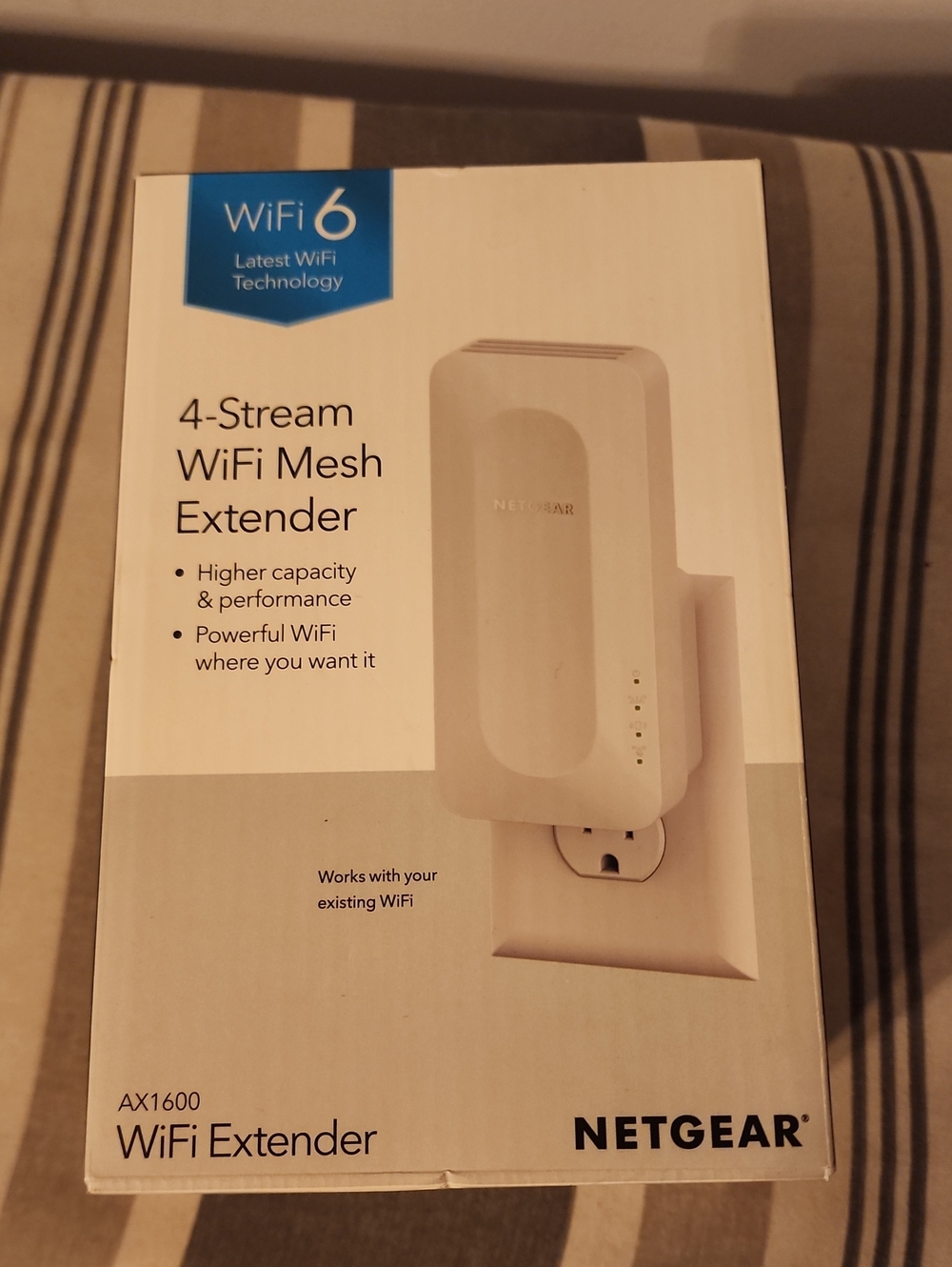 NETGEAR White WiFi 6 AX1600 4-Stream Mesh Extender